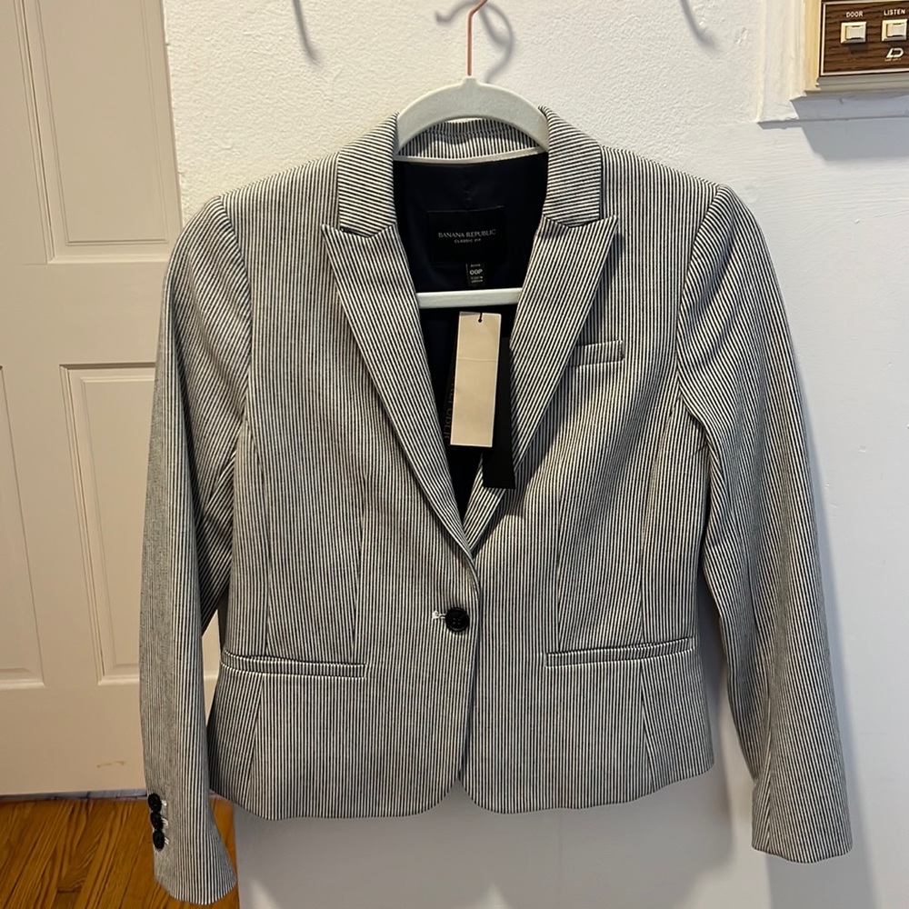 Banana Republic never worn, new with tags 00P, striped classic fit blazer